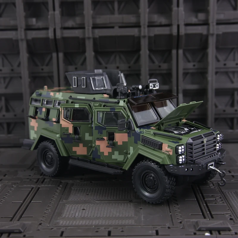 

1:24 Swordtooth Tiger Explosion proof Car Camouflage Alloy Off road Vehicle Model Car has simulated sound and lighting
