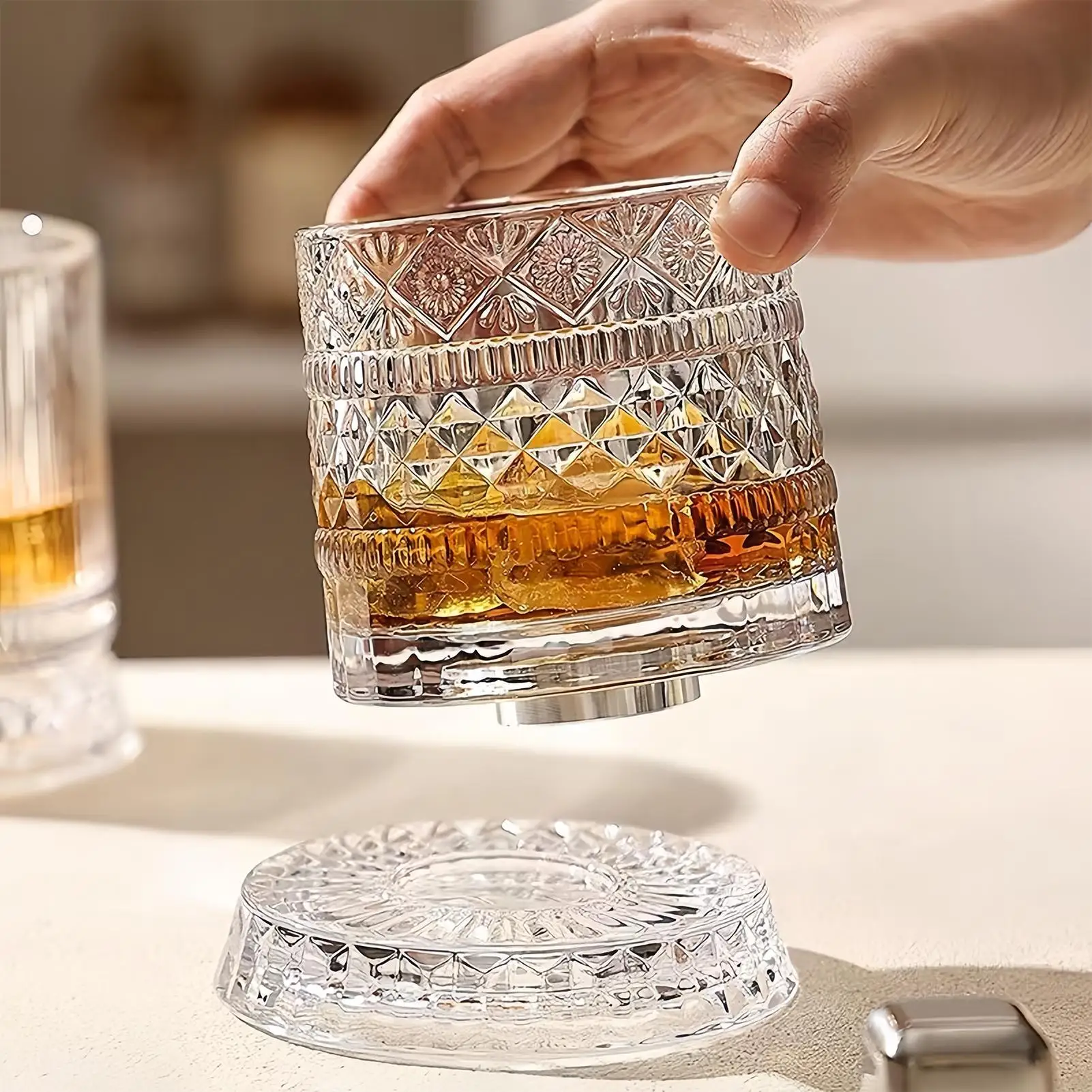 

Crystal Cocktail Glass Rotating Design, Elegant Bourbon Glassware, Stylish Drink Cup For Home Bar Bartenders And Gatherings