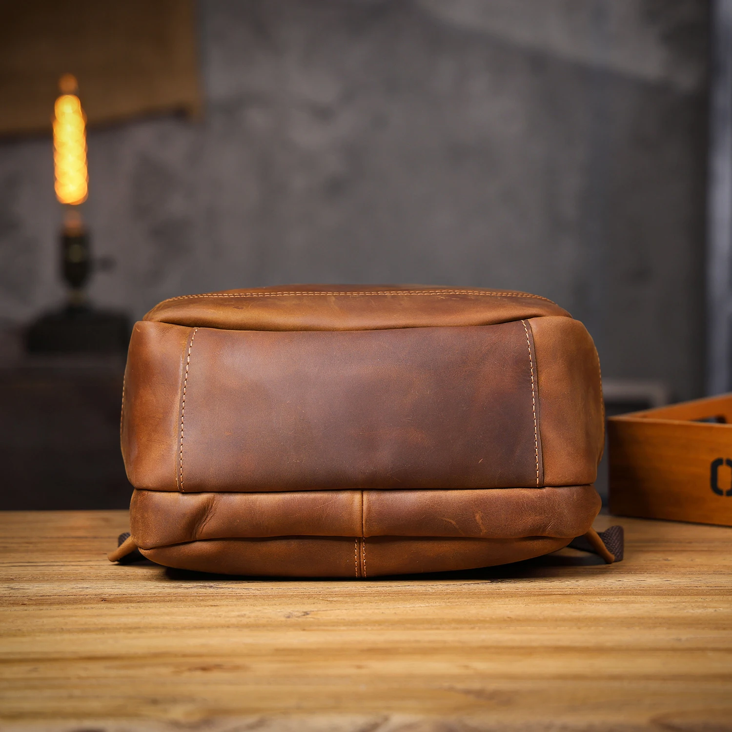 Vintage handgefertigter Rucksack aus hochwertigem Echtleder für Herren, Leder-Laptop-Umhängetasche, Crazy Horse Schultasche, modisch für Männer – Detail 10