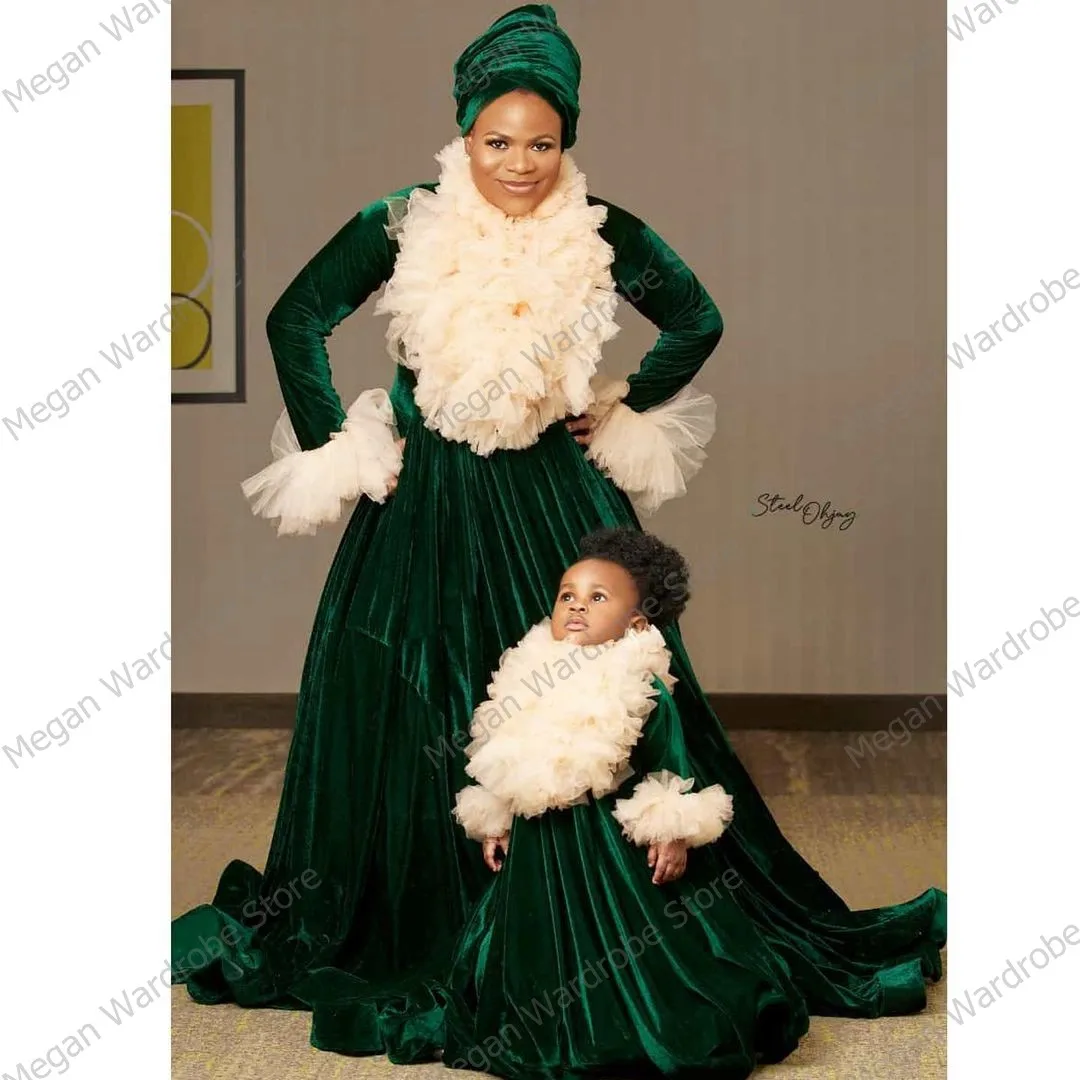 Chic Hunter Green Long Sleeve Velvet Dresses Mother And Daughter A-Line Christmas Party Gowns Ruffles Pleated Edge Long Dress