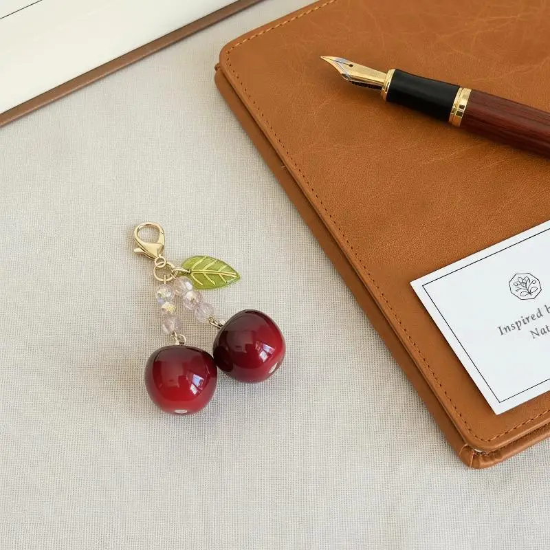 Kirsch-Schlüsselanhänger, 3D, glänzend rot, mit glitzernden Kristallperlen, goldener Verschluss, Taschen- und Geldbörsendekoration, süßes Geschenk für Frauen und Mädchen, modisch