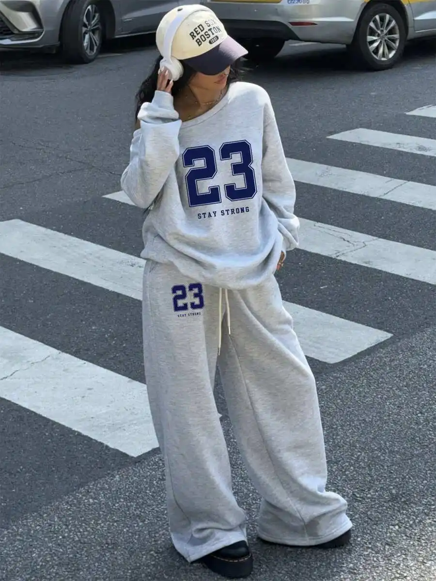 

Женский комплект из 2 предметов: свободная толстовка с открытыми плечами и широкие спортивные брюки, с теплой подкладкой, подходит для осени/зимы.