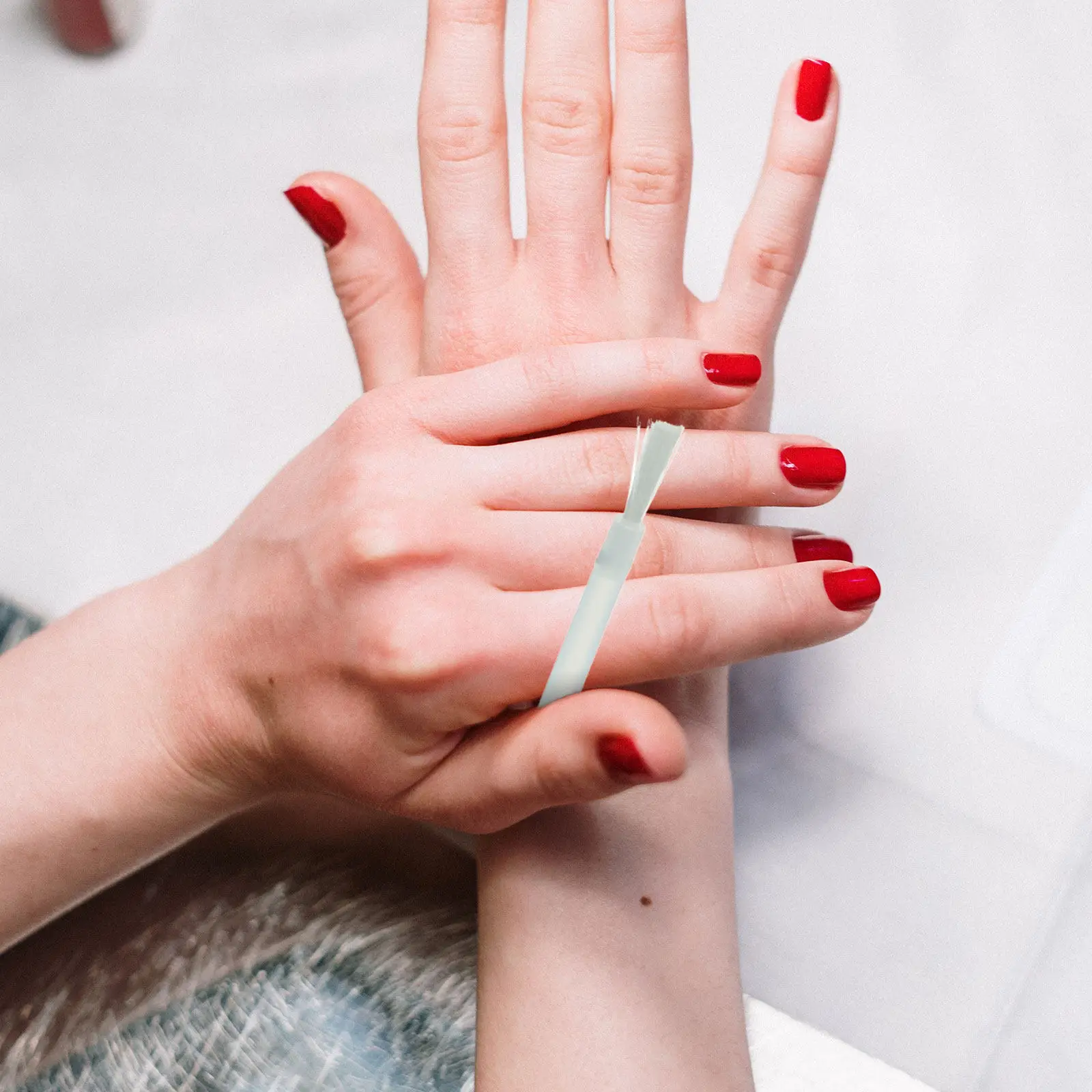 

200Pcs Nail Polish Gel Brush Replacement Long Round Soft Tip Applicator for Professional Personal Manicure Care