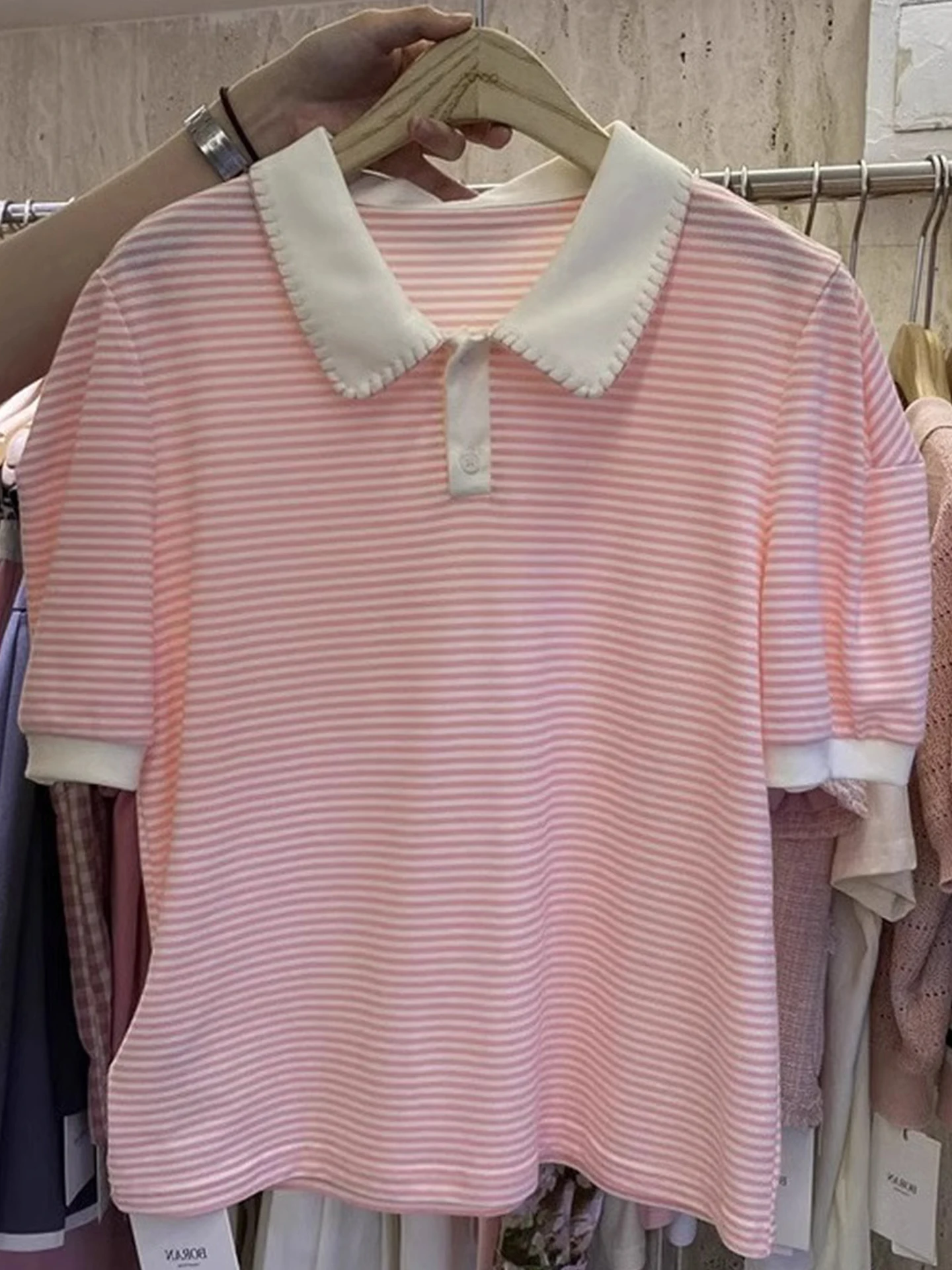 甘いアンチエイジング カラーブロック ショルダー ポロネック 半袖 サマーベースシャツ スタイリッシュ 着痩せ トレンドトップ 通勤スタイル 韓国版