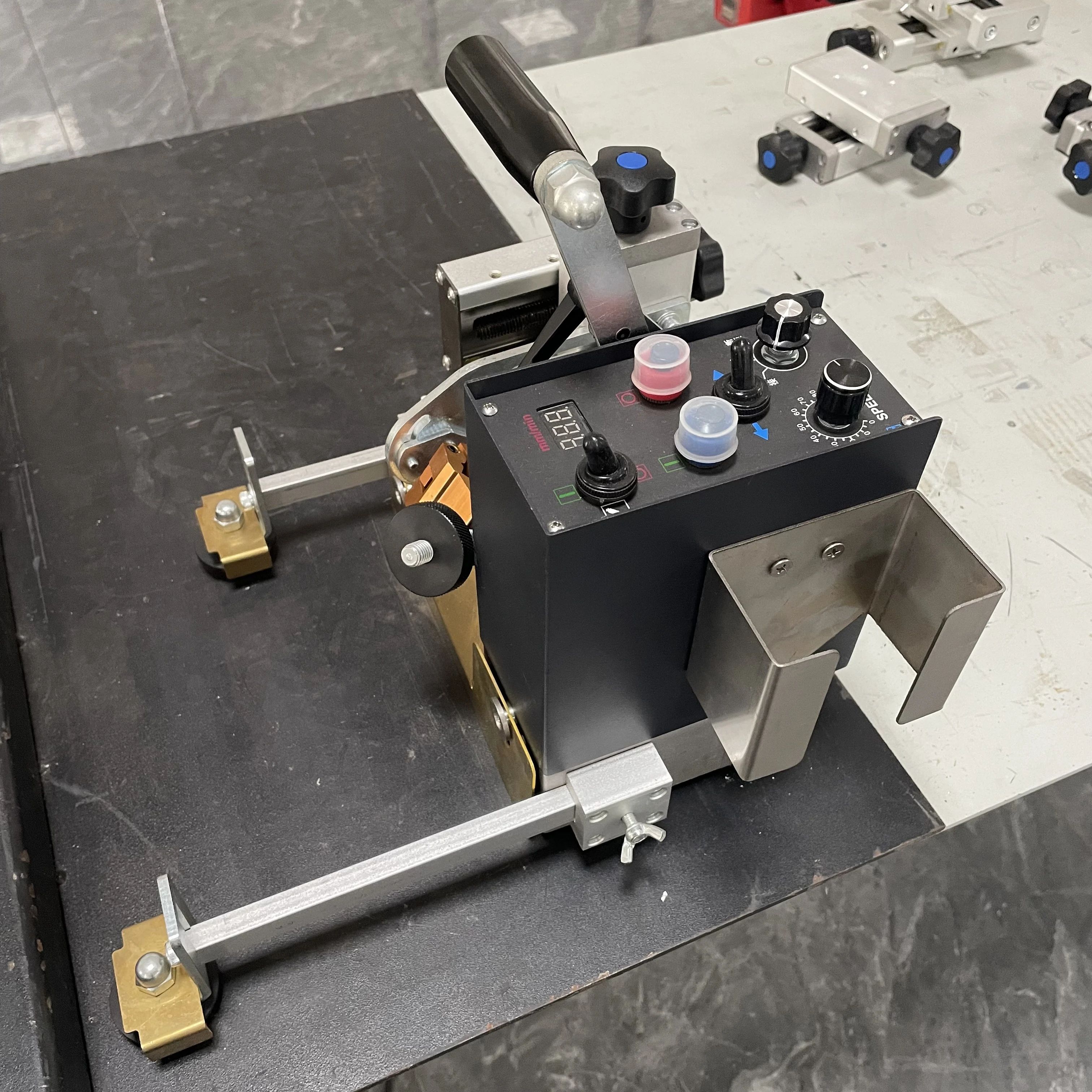 

Convenient To Install Welding Robot Welder Machine Welding Tractor CO2 Welder Equipment Welding Carriage Welder Trolley