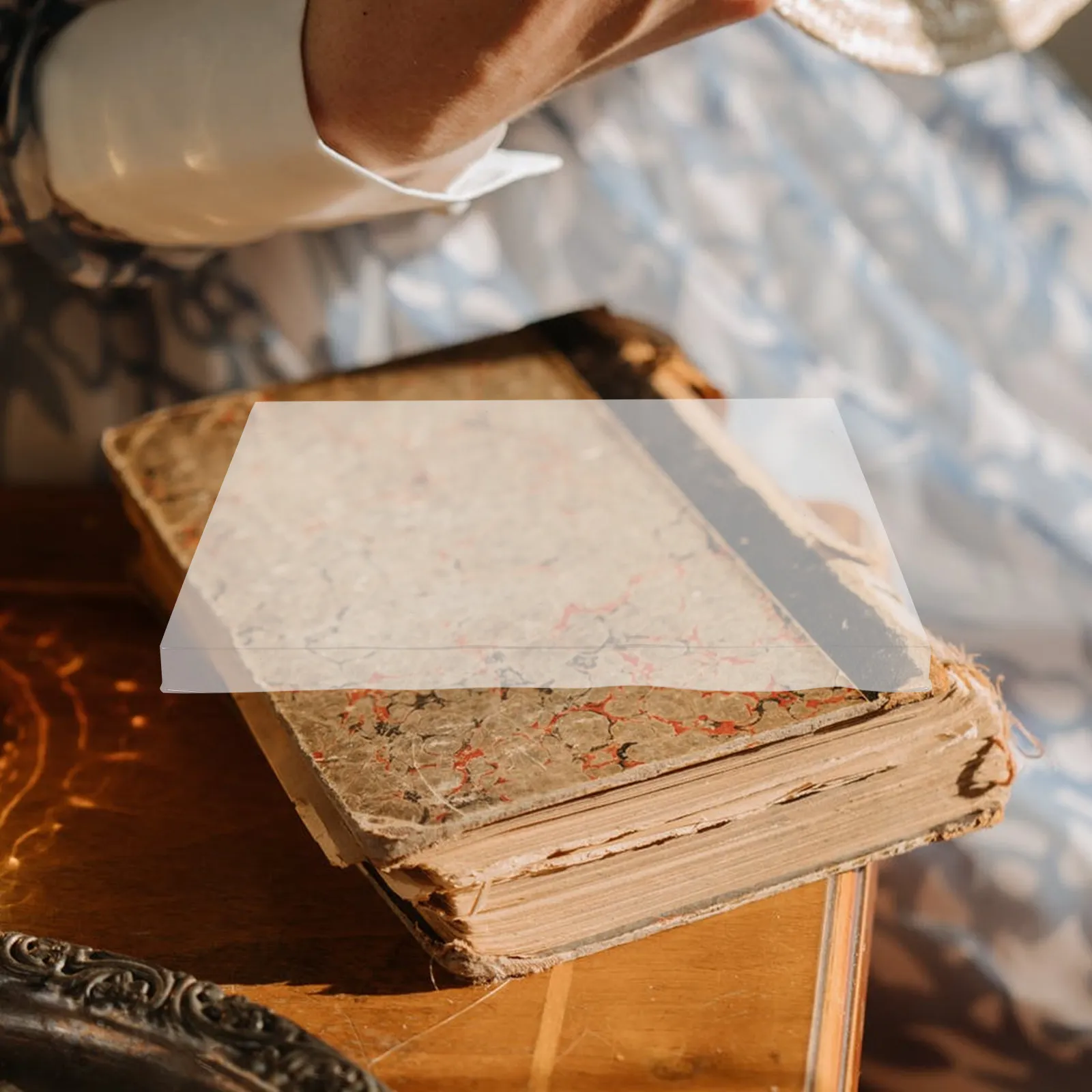 

6 прозрачных защитных чехлов для ювелирных подносов с закругленными краями, предотвращающие пыль и обеспечивающие легкость использования.