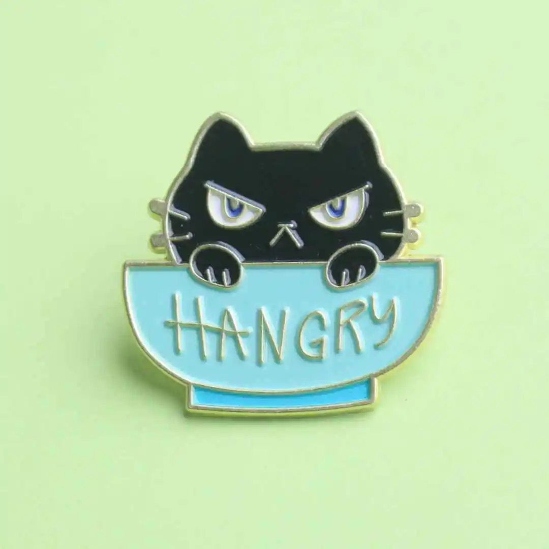 دبوس المينا للقطط الغاضبة - تصميم قطة كرتونية باللونين الأزرق والأبيض مع نص "HANGRY".