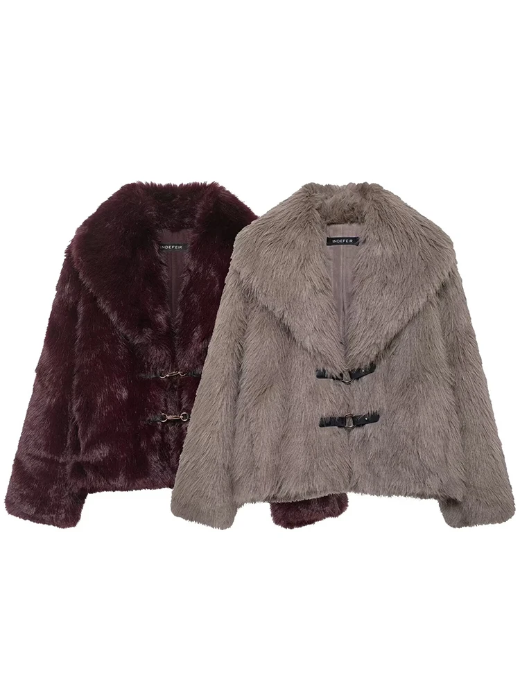 Giacca in pelliccia da donna 2025 Giacca da donna a maniche lunghe con bottoni Laple Cappotto corto da strada High Street Cappotti in tinta unita autunno inverno da donna