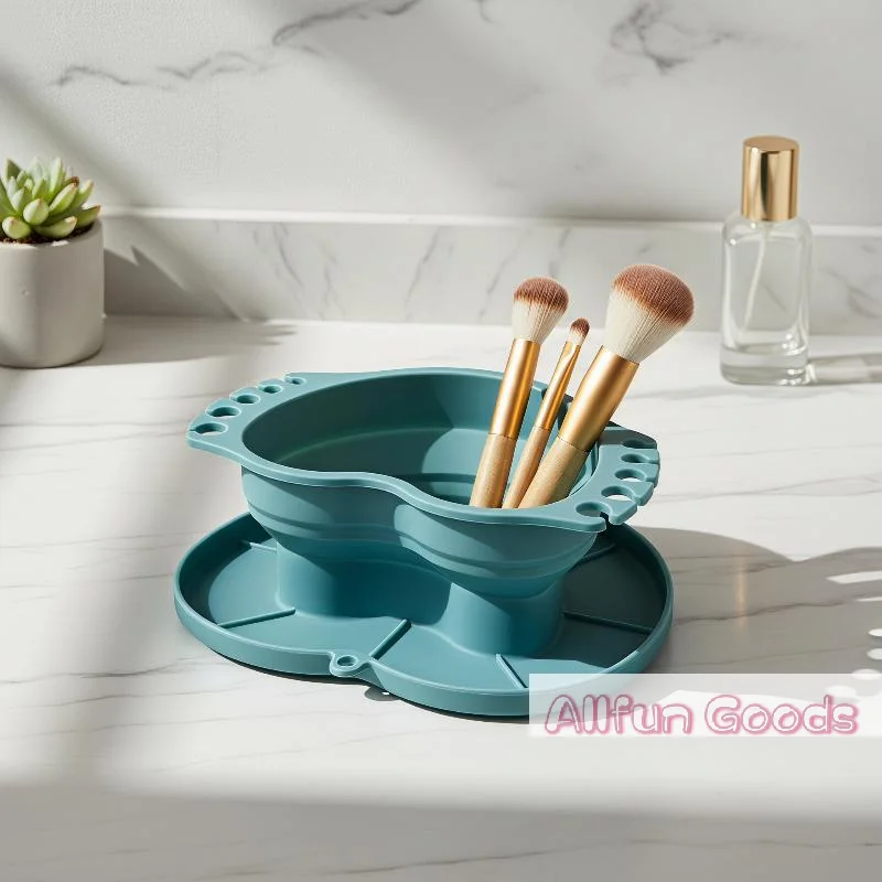 Collapsible Silicone Heart Brush Washing Bucket For Washing Rinsing Paintbrushes And Makeup Brushes With Convenient Storage view 5