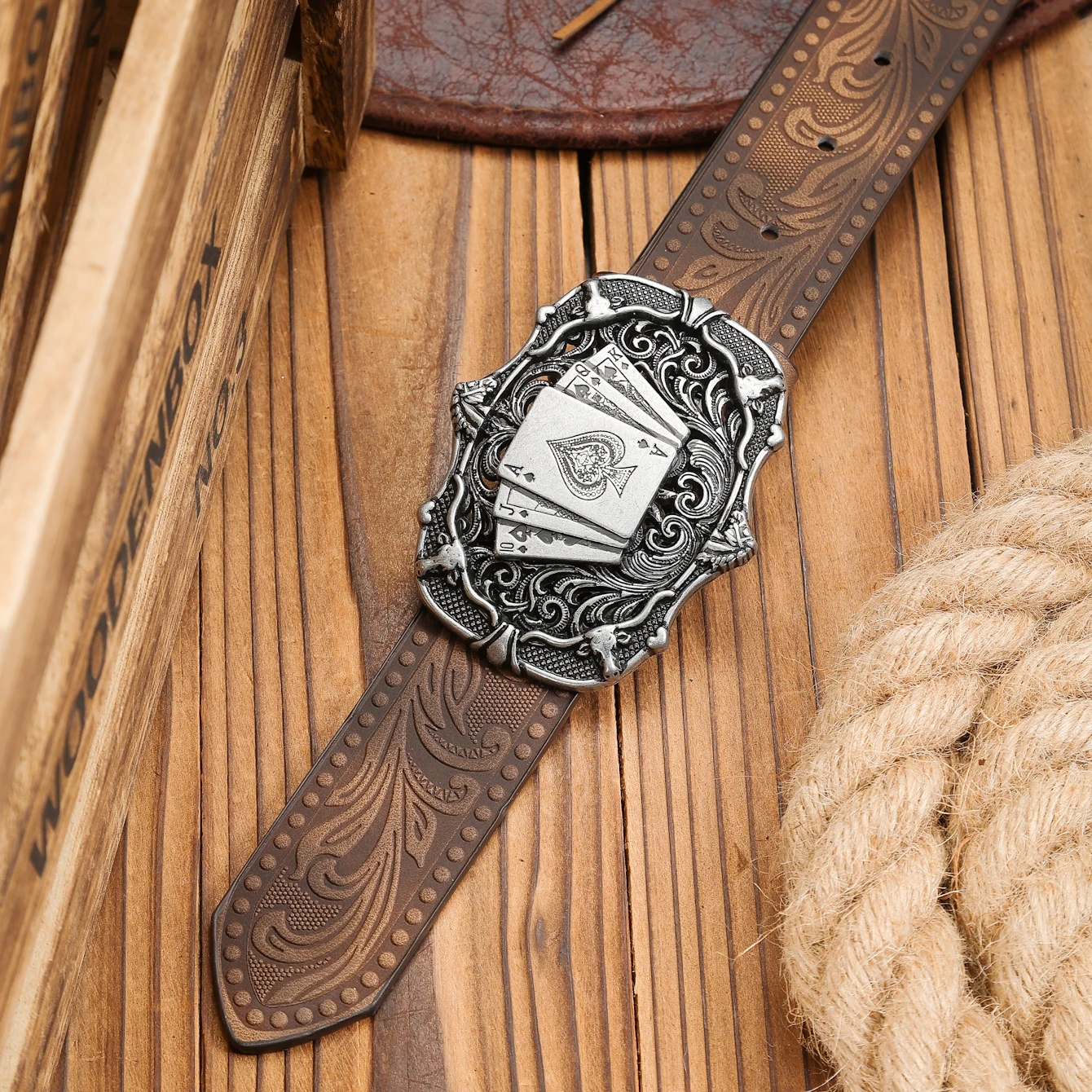 Ein Western-Schnallengürtel aus PU-Leder, geeignet für Männer und Frauen, ein einzigartiger und retro-brauner Gürtel (mit perforierten Nieten) – Detail 15