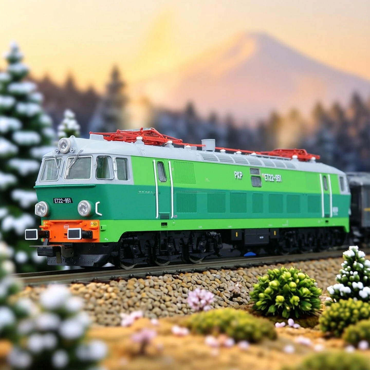 PIKO 1/87 Scale Train Model 96338 ET22 Internal Combustion Digital Sound PKP Five-generation Model Display Adult Toy
