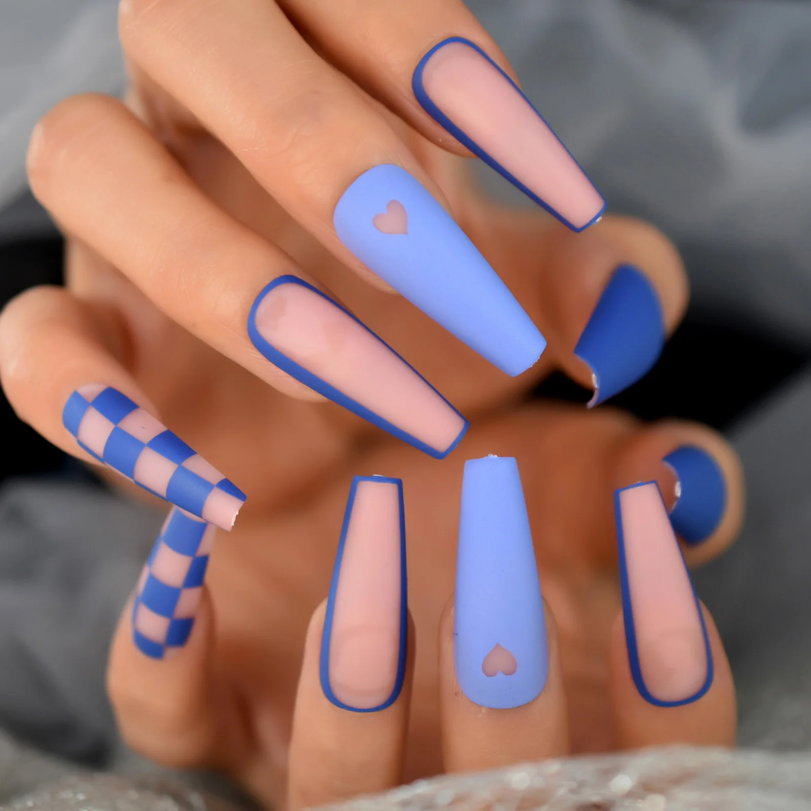 Matte Blue Nude กดบนเล็บสแควร์กริด Heart โลงศพเล็บปลอมยาวสุภาพสตรีเคล็ดลับเล็บปลอม