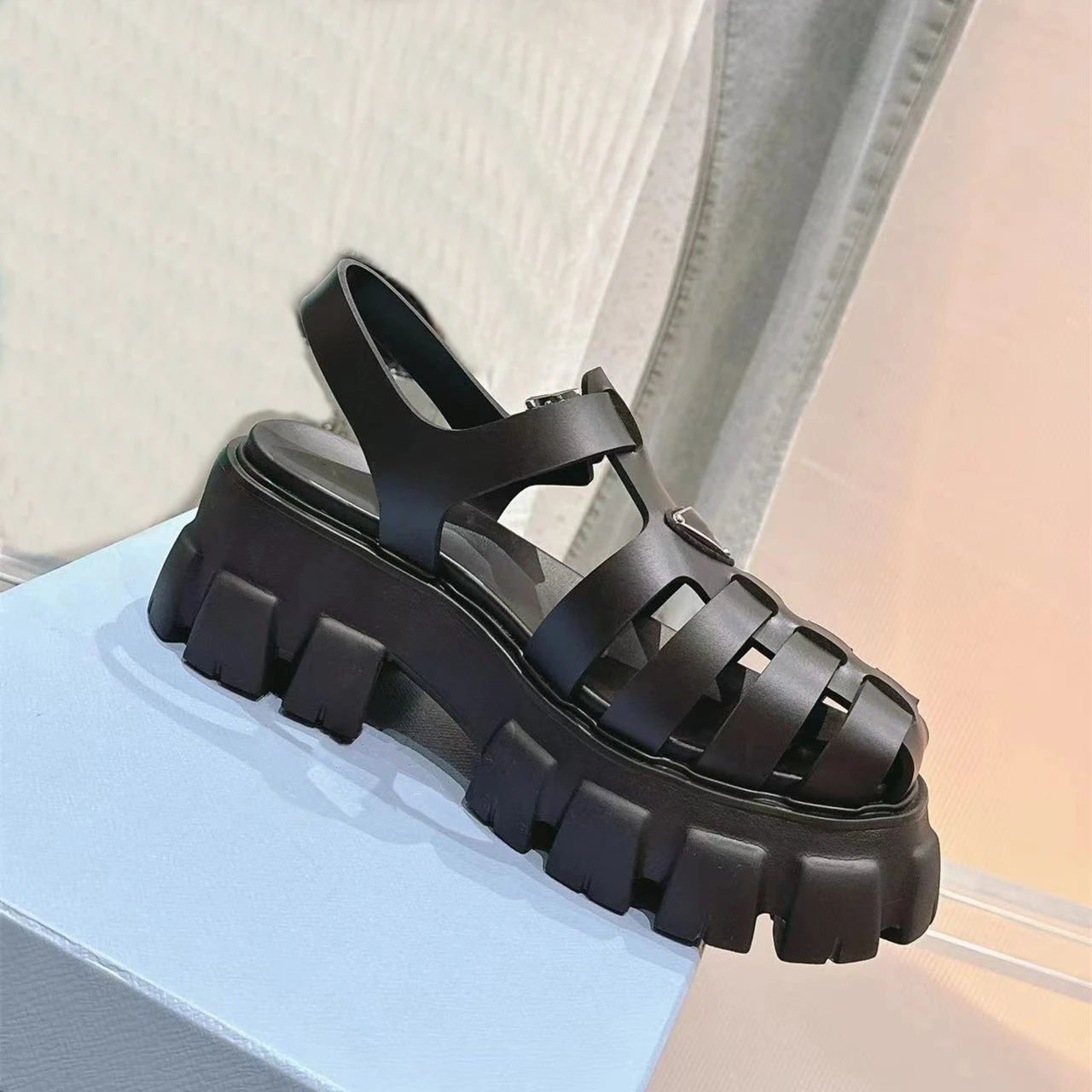 Zapatos de playa informales a la moda para mujer, sandalias cómodas y estrechas huecas de suela gruesa para mujer, sandalias romanas huecas con punta cerrada