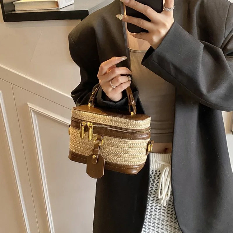 

Stylish Simple Tote Bag With Large Capacity For Commuter Business In Vintage Leather High-End Design