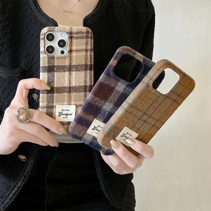Корейский популярный милый решетчатый шерстяной овечий пушистый меховой чехол для iPhone 13 14 15 16 Pro Max, роскошный зимний пушистый плюшевый грелка для рук