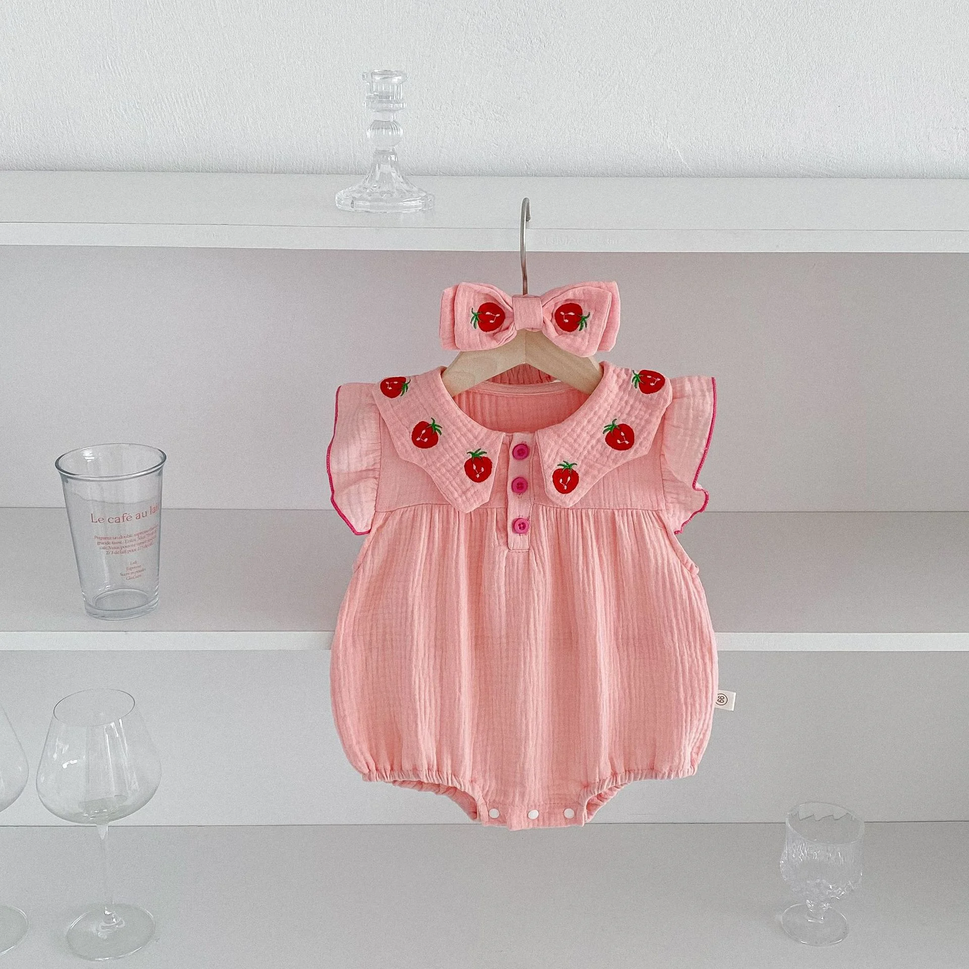 Korean Style Summer Baby Girl Comfortable and Cute Strawberry Lapel Jumpsuit, Baby Girl Flying Sleeve Fashion Jumpsuit with Bow Hair Accessory