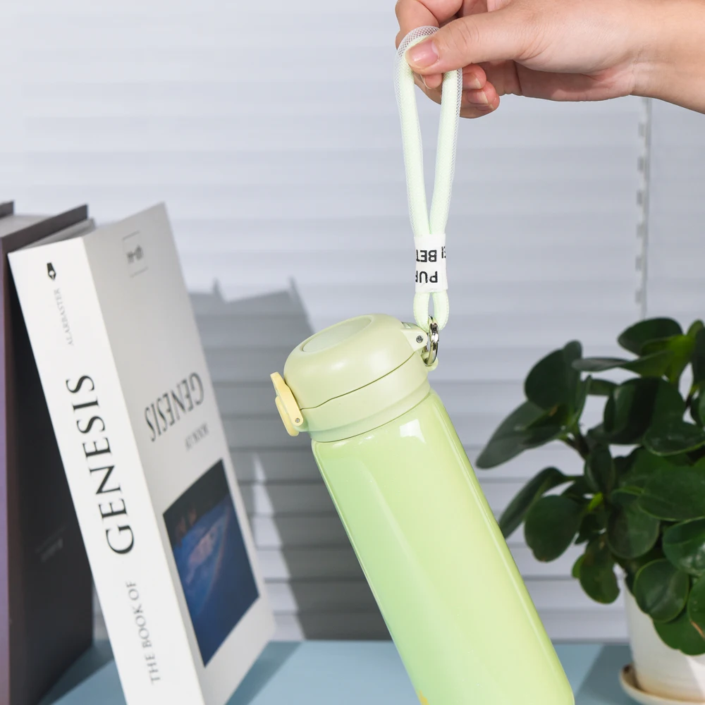 زجاجة ماء معزولة من الفولاذ المقاوم للصدأ ، غطاء قابل للارتداد متين ومضاد للتسرب ، موضة بسيطة ، من من من من من من من من من نوع X