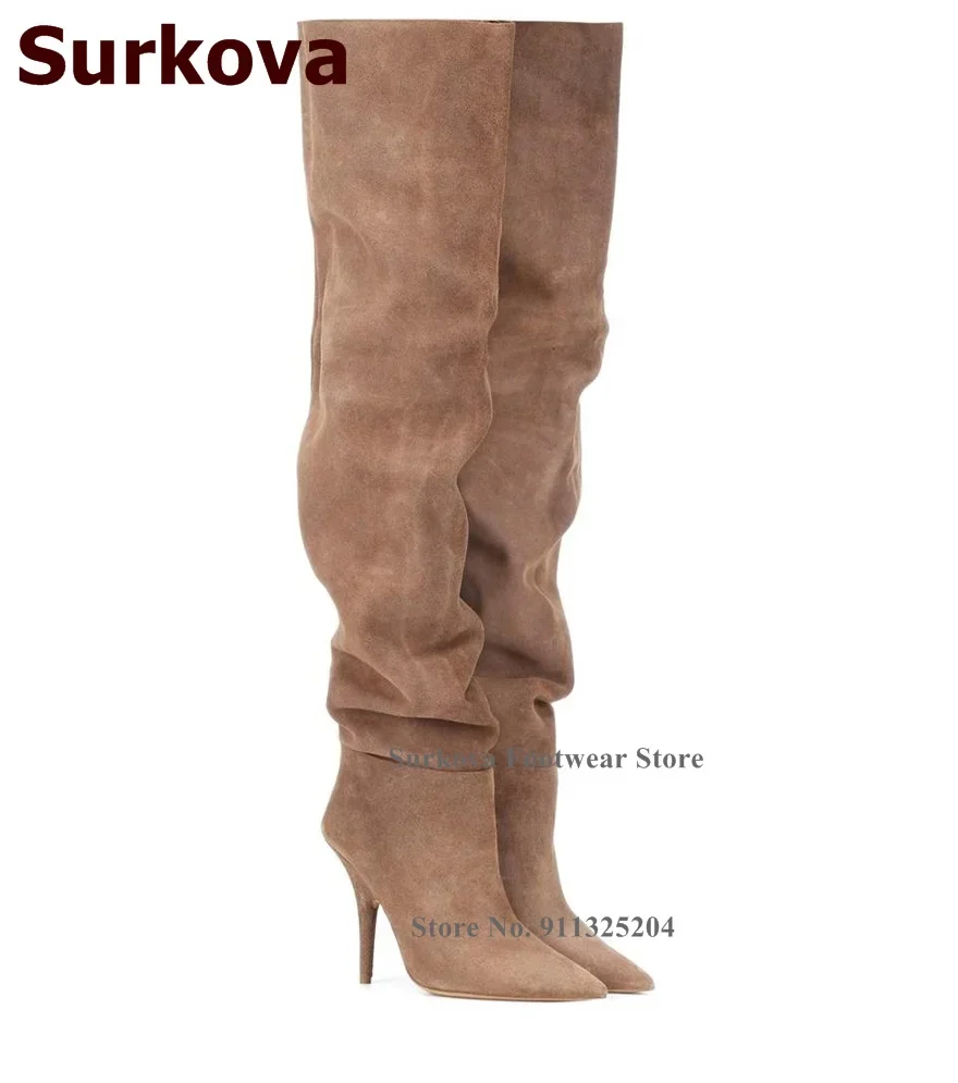 Surkova – bottes plissées en daim café pour femmes, chaussures de luxe au dessus du genou, talons hauts fins, bout pointu, cuissardes plissées