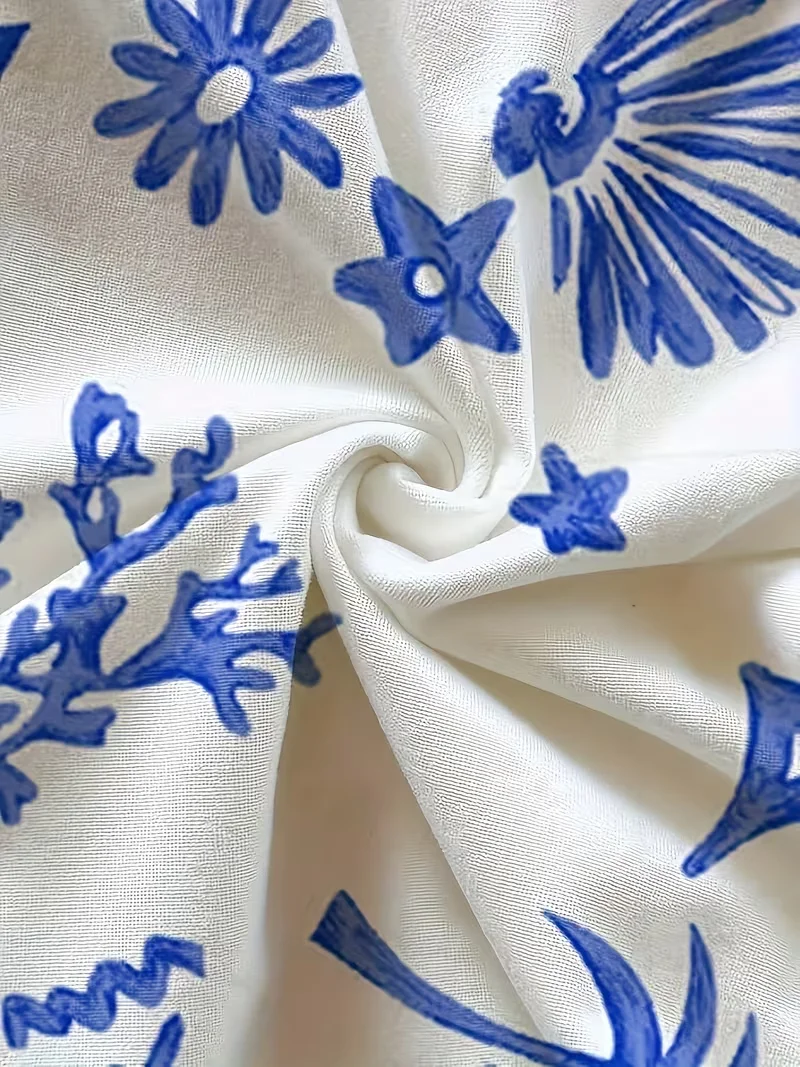 Damski letni zestaw dwuczęściowy: top z efektem skręcenia z przodu i szorty, idealny na wakacje na plaży.