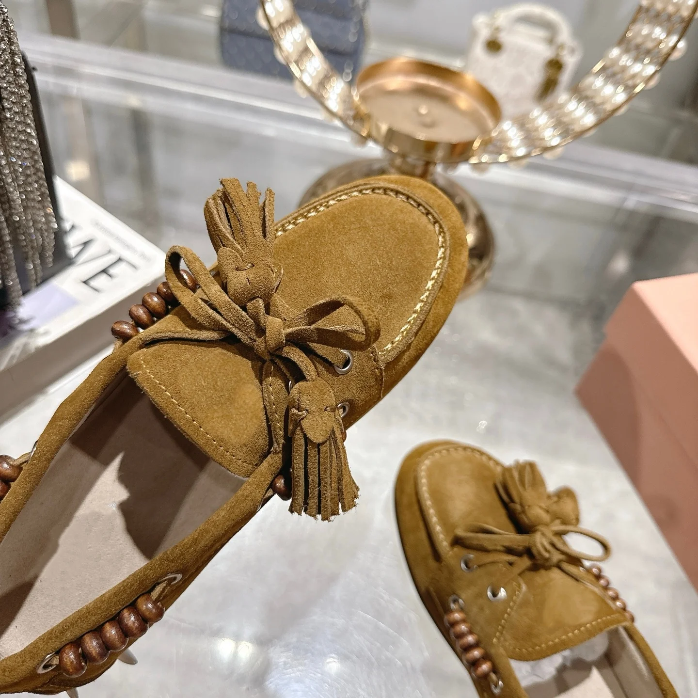 Mocasines planos con punta redonda de cuero genuino para otoño 2025, zapatos de mujer poco profundos con cordones y borlas cómodos y versátiles a la moda