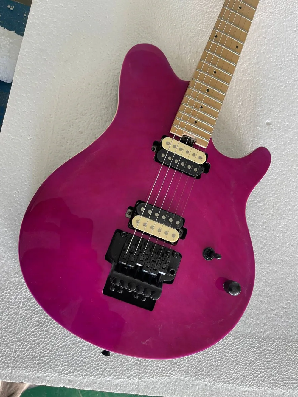 Purple body Electric Guitar with Black Hardware,Maple Quilted Top,Provide customized services