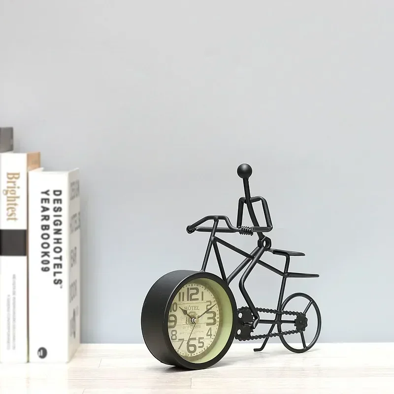 

European Creative Bicycle Table Clock Ornaments Personalized Iron Art Tractor Desktop Silent Bedhead Clock Home Room Decoration