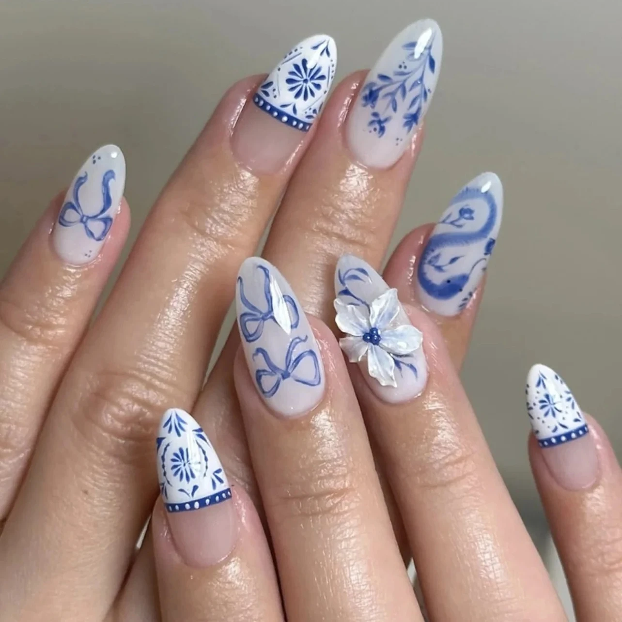 النبيذ الأحمر زهرة معدنية الذهب حبة تموج Bowknot طويلة وأشار الأظافر وهمية الفن اللوز الأظافر كاذبة اضغط على الأظافر سحر للتقليم