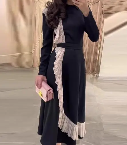 

Autumn Fashion Contrasting Lace Niche Design Dress with Round Neck, Ruffled Edges, Waist Cinched A-Line Long Sleeved Dress