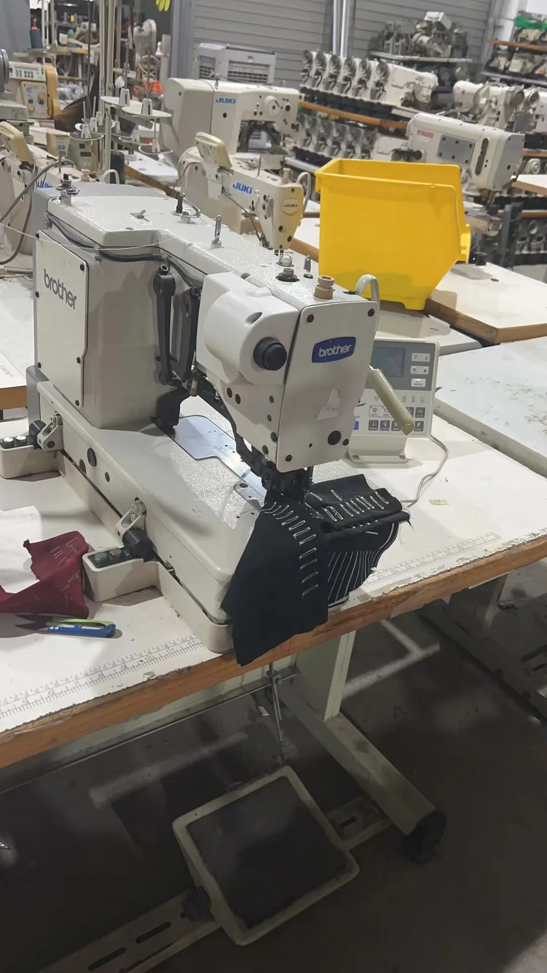 Second Hand HE-800B-3 Industrial Straight Button Hole Sewing Machine