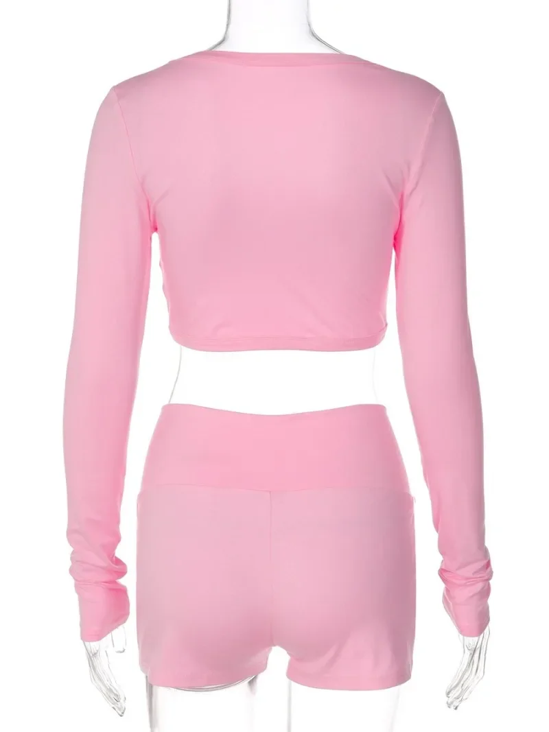 ชุดเสื้อครอปแขนยาวคอวีและกางเกงขาสั้นเข้าชุดสำหรับผู้หญิง ชุดเสื้อผ้าเด็กผู้หญิงสไตล์ Y2K สีดำชมพู กางเกงขาสั้น ชุดวอร์ม