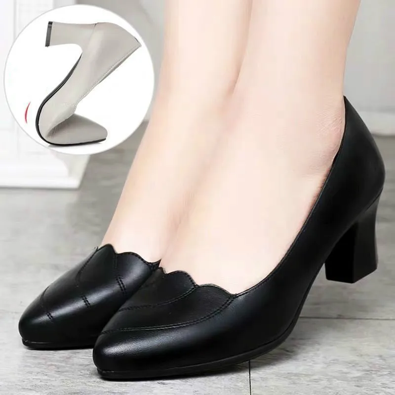Arbeit Schuhe Mutter Schuhe Weiche Sohle Komfortable Mid-ferse der Einzelnen Schuhe Frauen Starke Ferse Mitte-im alter von Frauen Nicht-slip Leder
