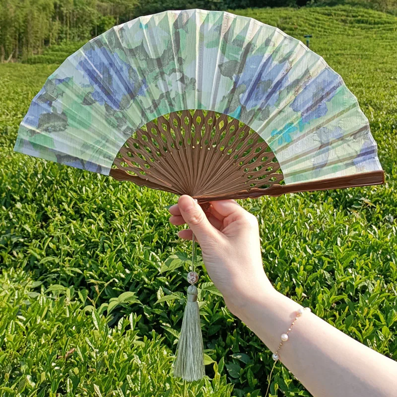 Women Folding Fan Chinese Silk Portable Fan Portable Outdoor Play Decorative Small Fan Summer Cool Daily Fan Wedding Hand Fan