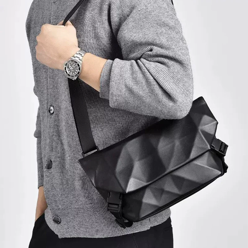 

2025 Новые геометрические сумки с бриллиантами для мужчин, роскошная дорожная сумка через плечо из искусственной кожи, модная и универсальная нагрудная сумка, мужские Bolsas