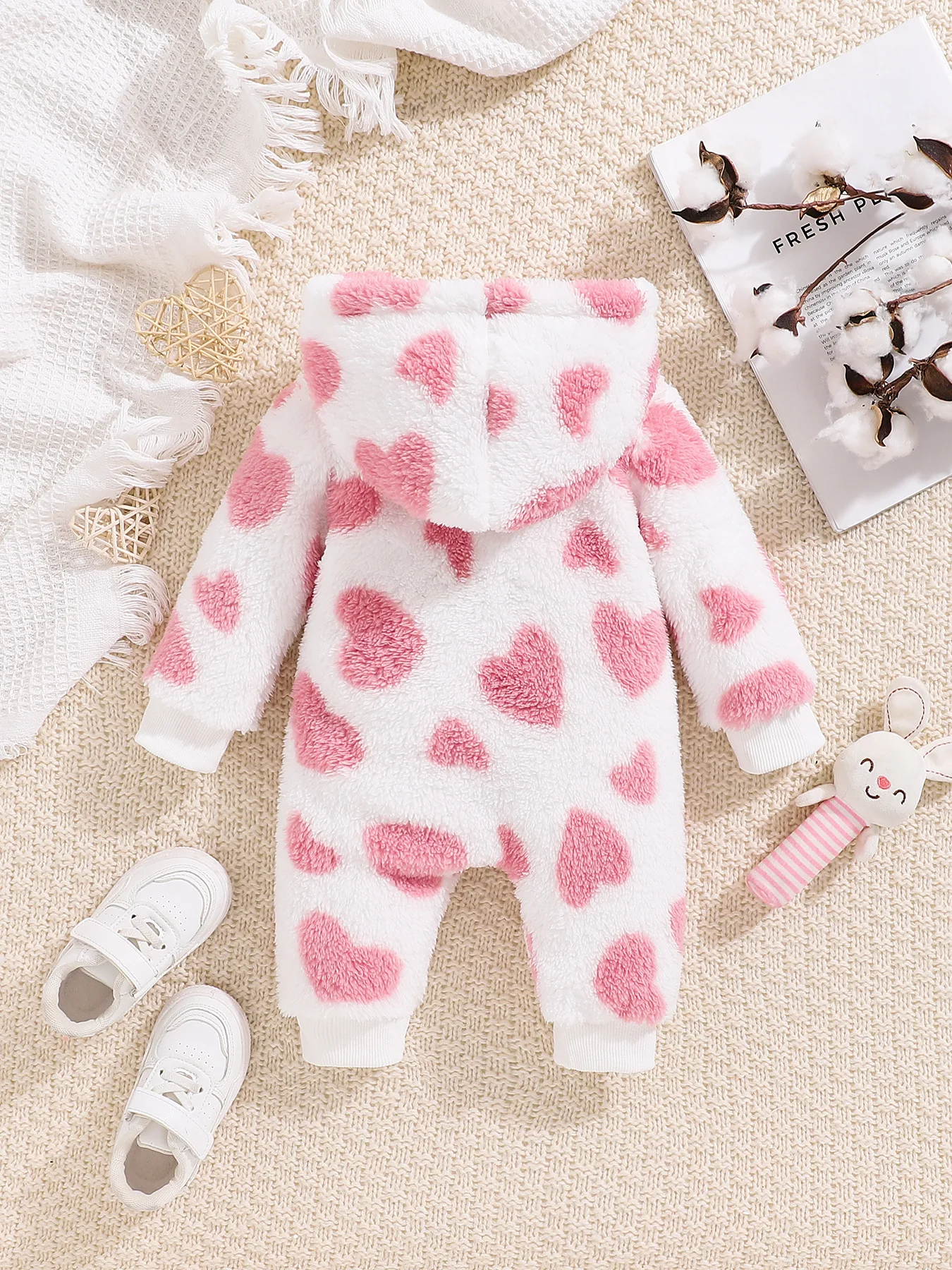 Baby autumn and winter baby long-sleeved long-legged love pattern onesie with cute hooded crawling clothes