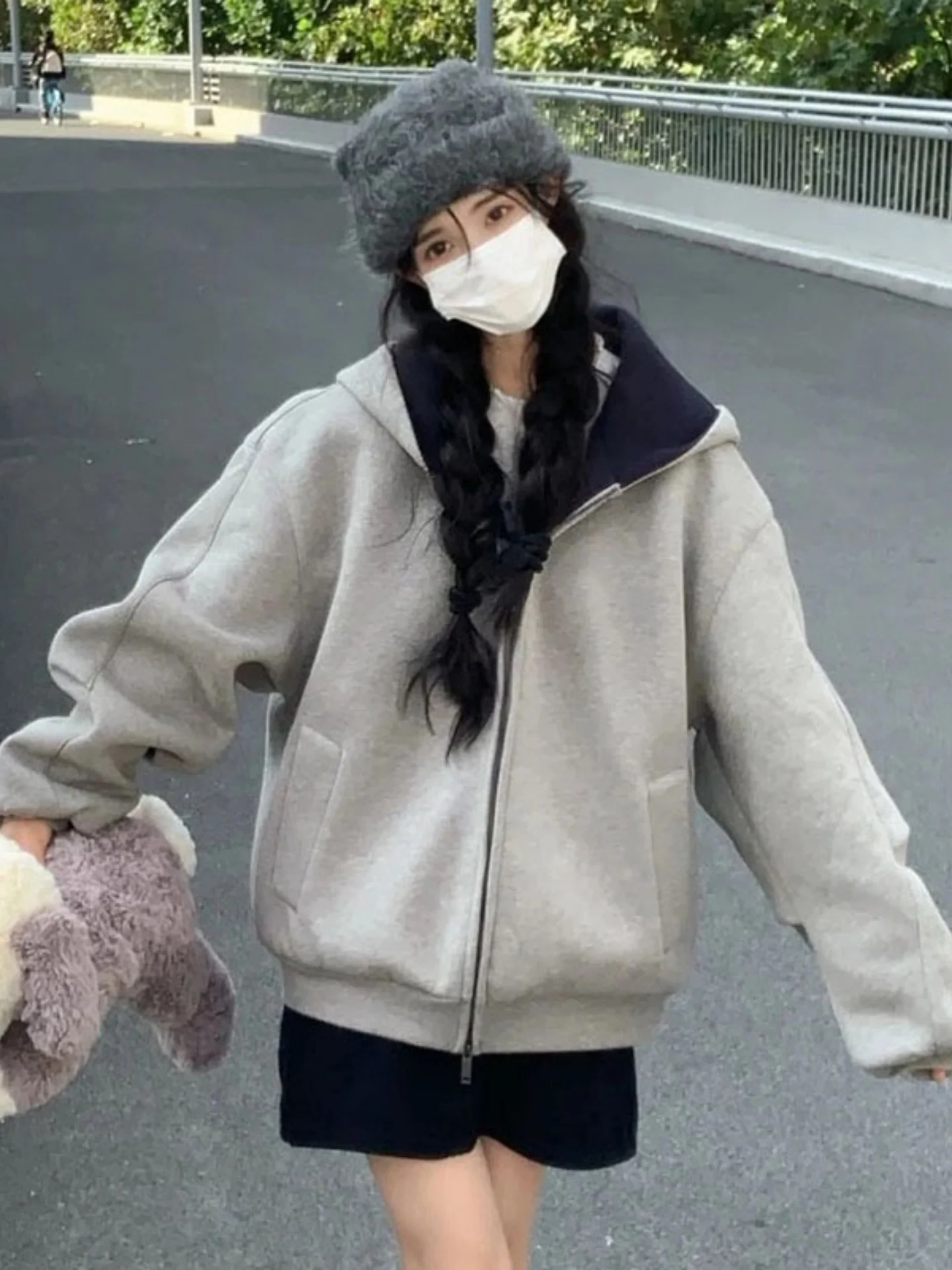 

Новая осенне-зимняя толстовка на молнии с капюшоном, свободного кроя, в корейском стиле, с контрастными вставками, длинными рукавами, теплая одежда