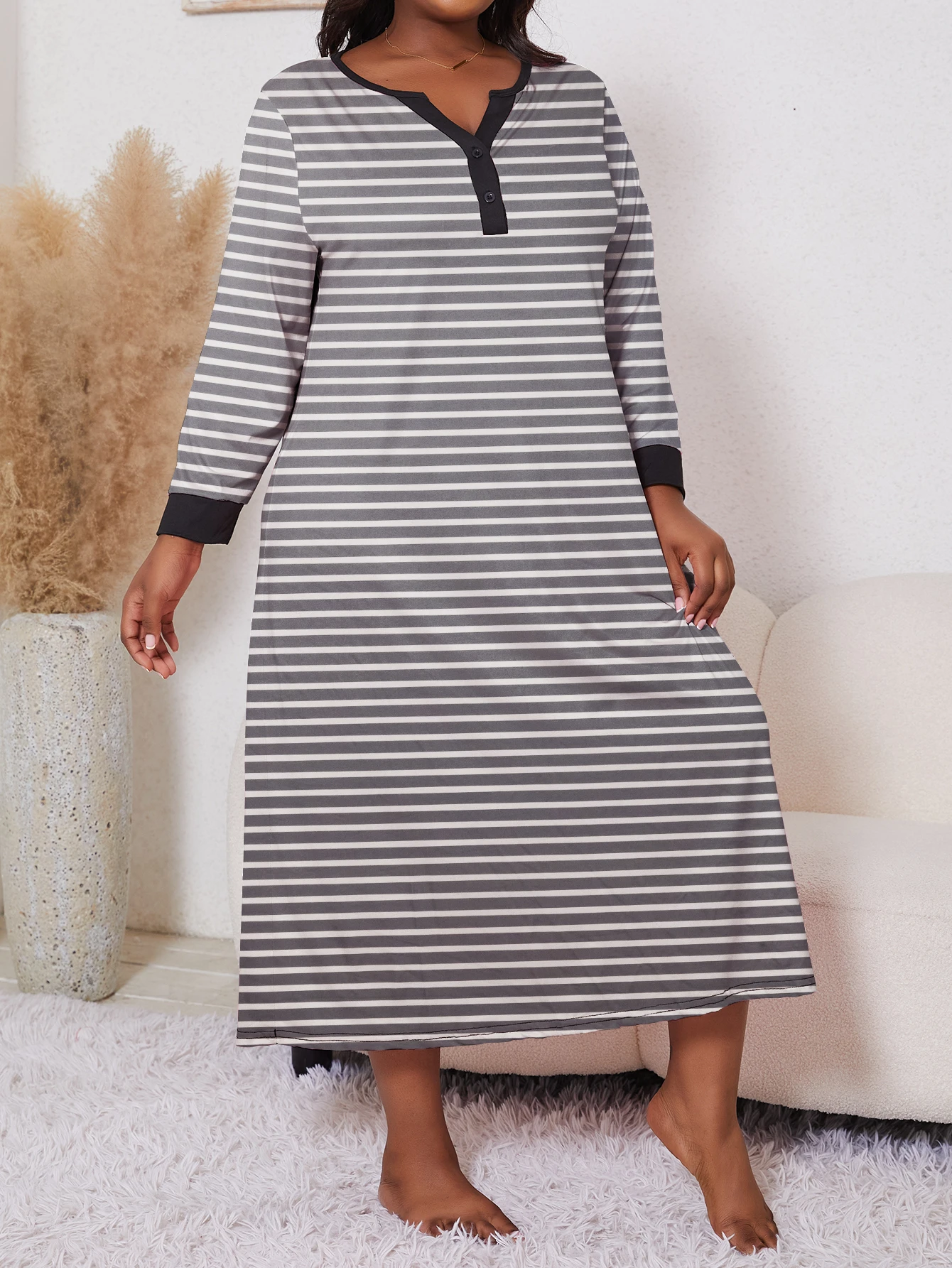 Large size women\'s pajamas home clothing autumn comfortable long sleeved black and white striped V-neck pajama skirt