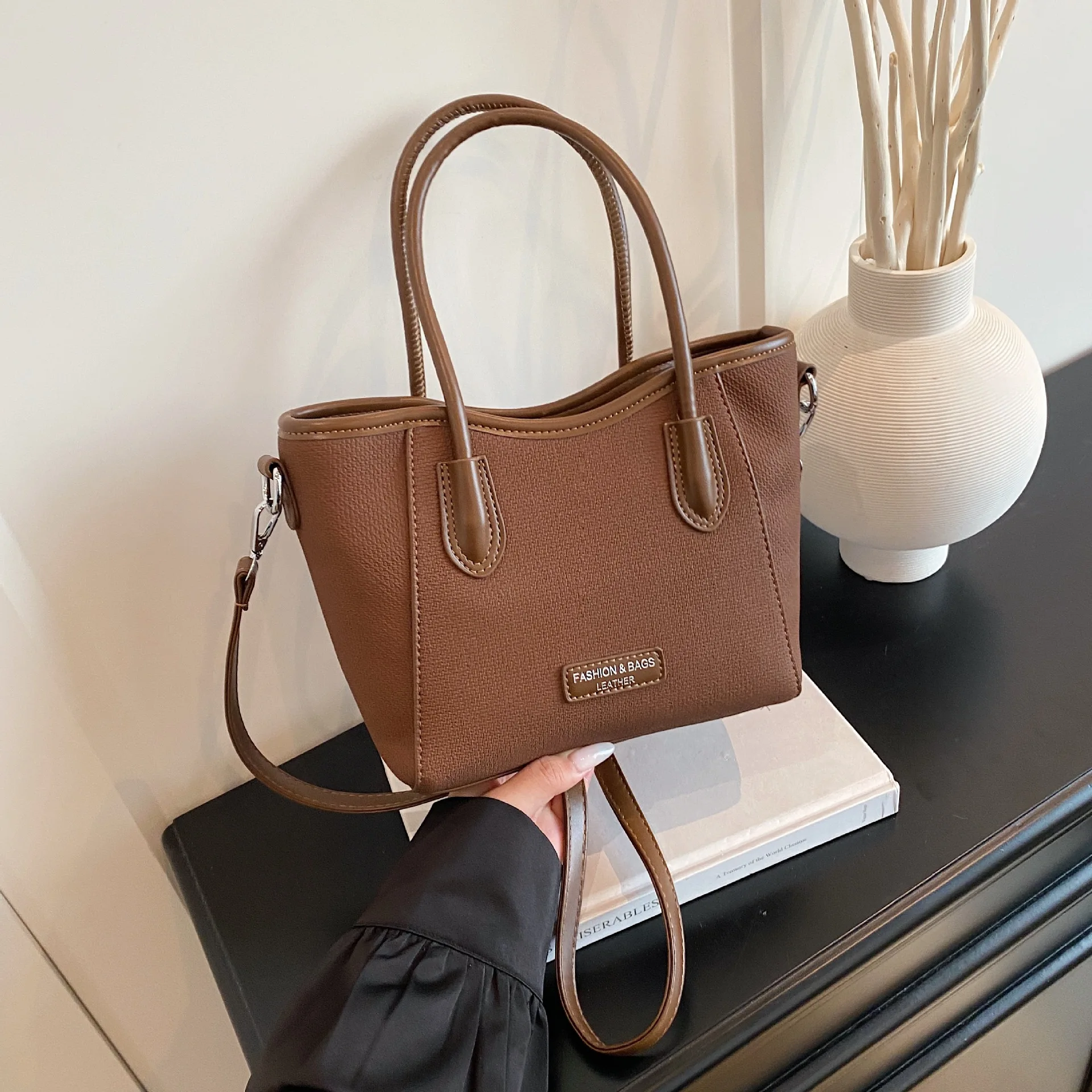 

Роскошная винтажная большая сумка, текстурированная сумка через плечо для женщин, шикарная пригородная сумка, просторная сумка «день-ночь», модная сумка через плечо ​