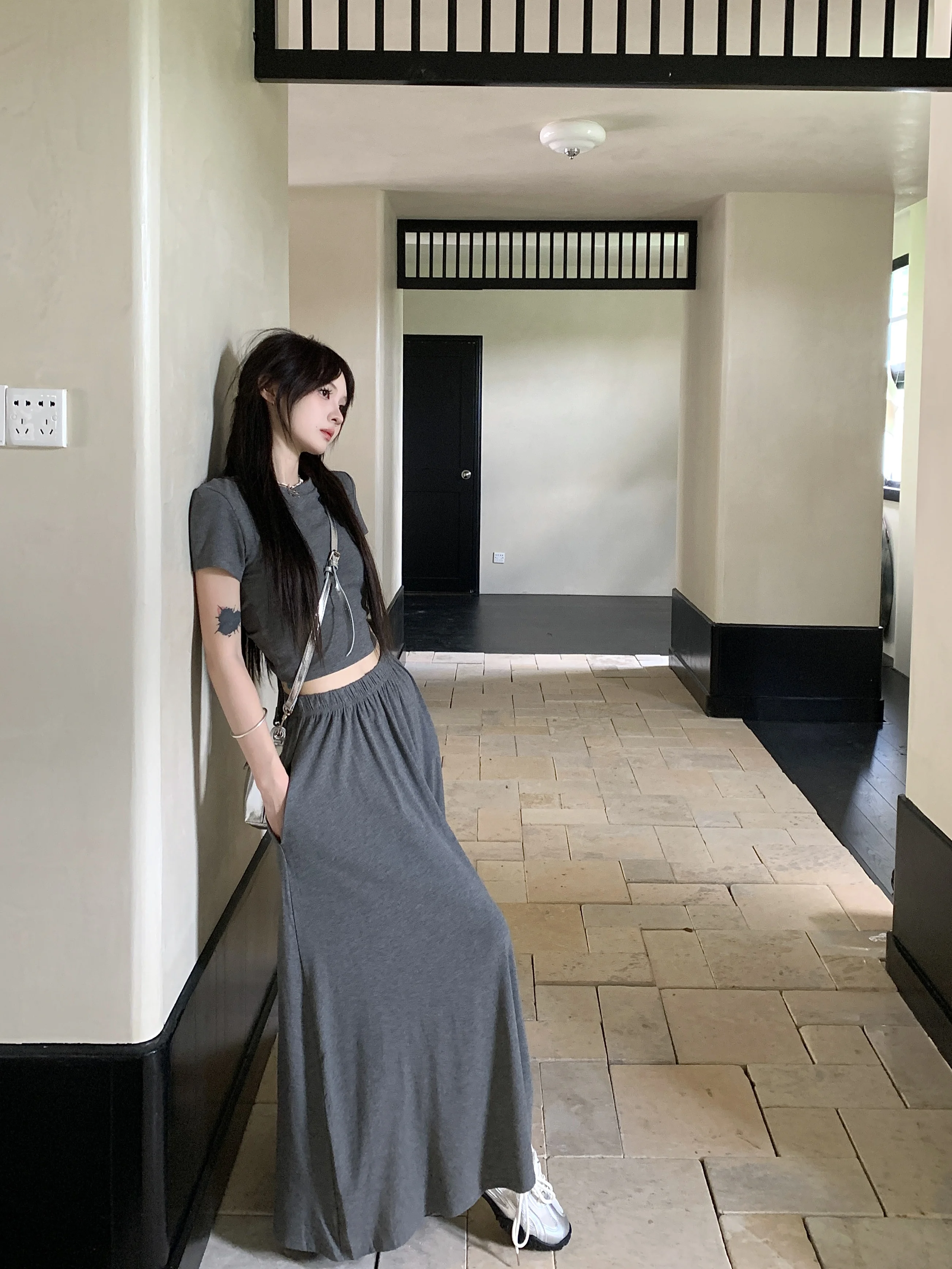 

Casual Style round Neck Short Sleeve T-Shirt And High Waist Skirt Two Piece Set for Women Summer Slimming Fashion Ensemble