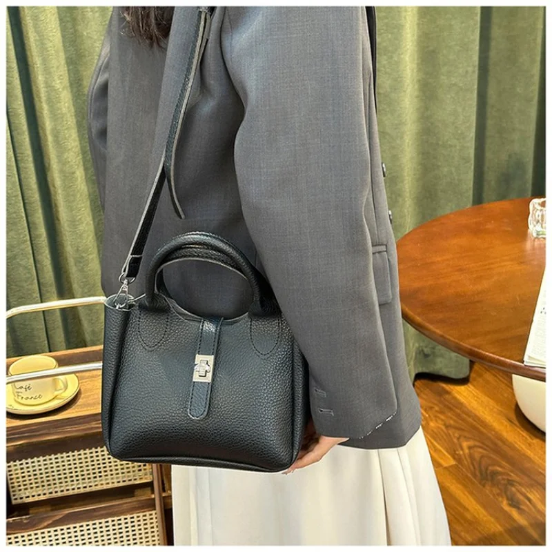 

Luxury Ladies Crossbody-Bag Made Of Fine Leather Boasting High-End Quality And Paris Vintage Neat Style ​