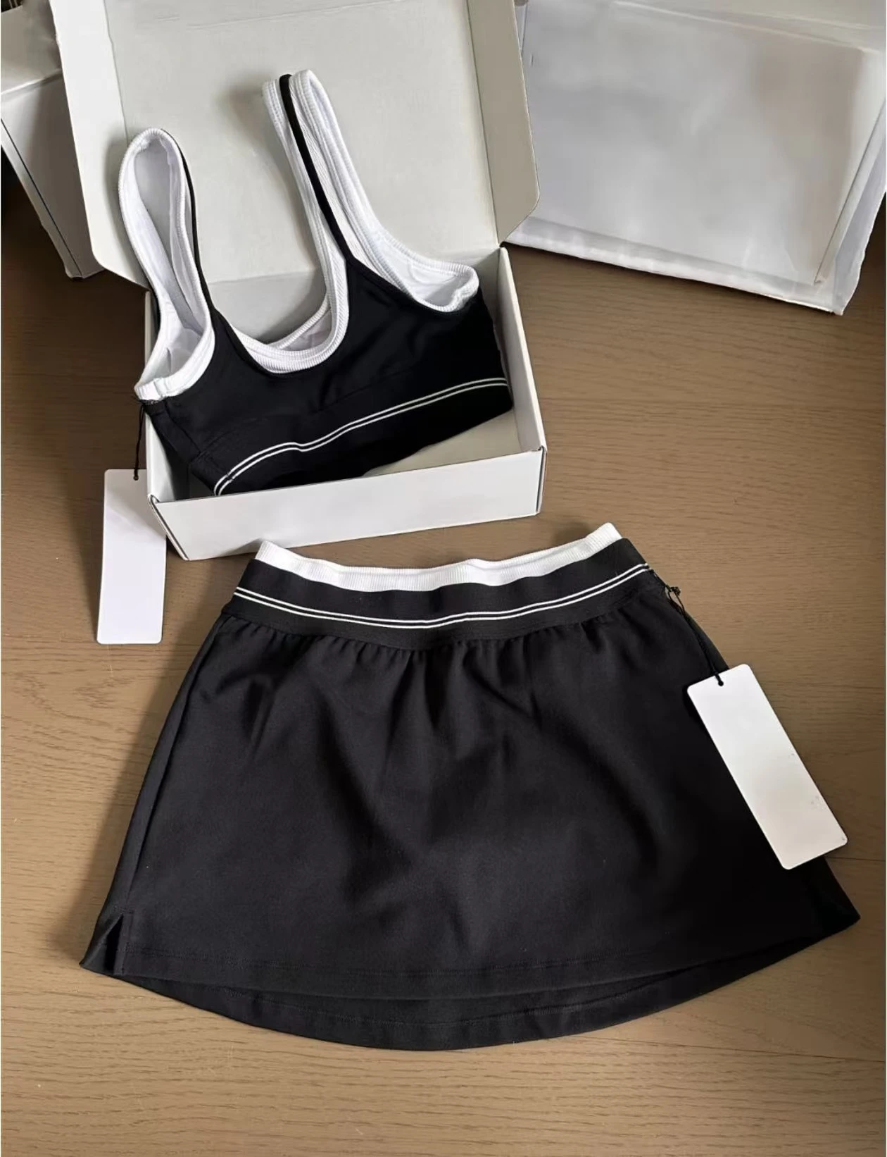 

Спортивный комплект для тренировок и йоги для девушек, имитация двух предметов, с цветовыми блоками, с эффектом утяжки, с эффектом второй кожи