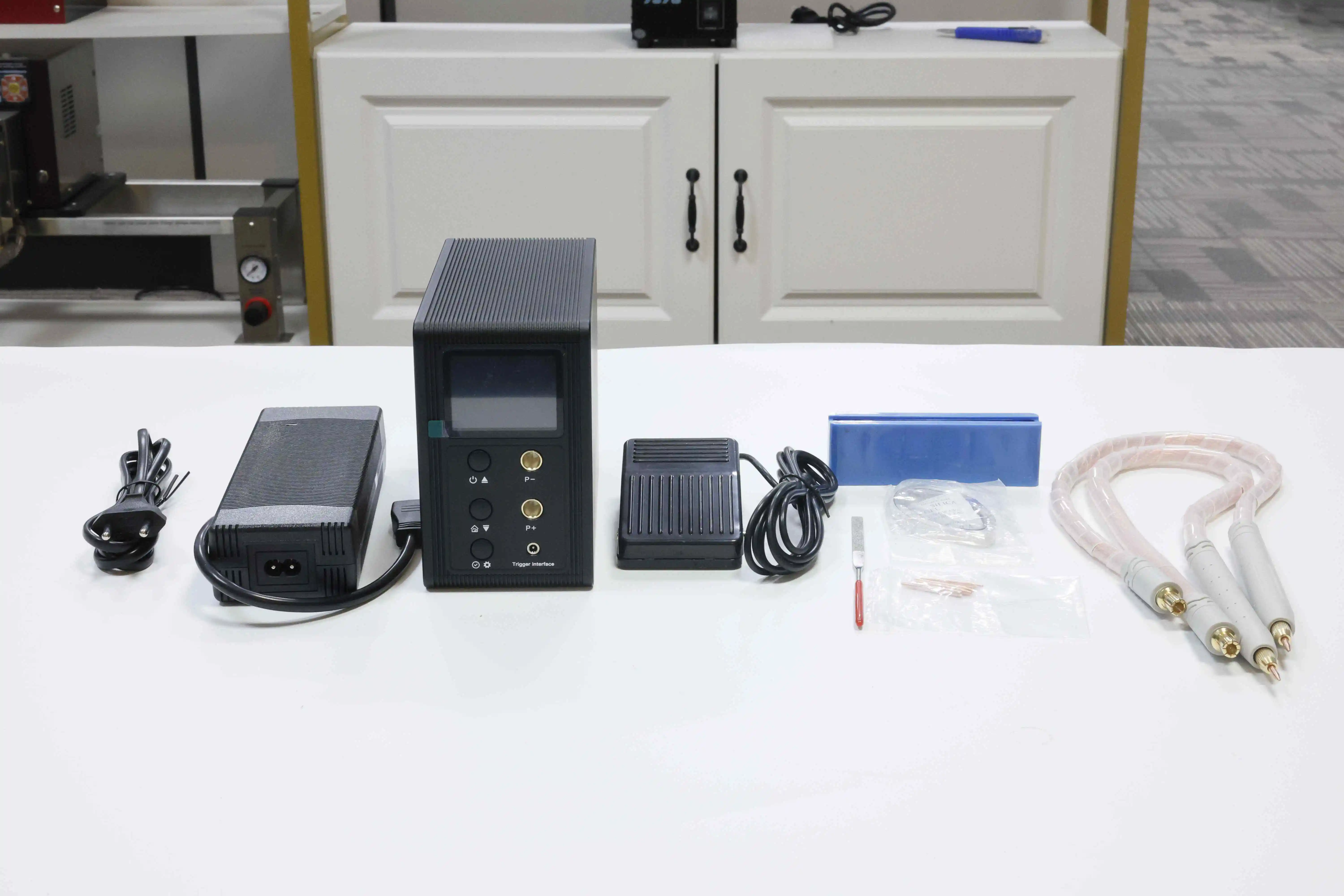 Soldador por puntos profesional de 21,8 kW AWithZ P30C, carcasa de plástico, ligero para soldadura de baterías de litio 18650