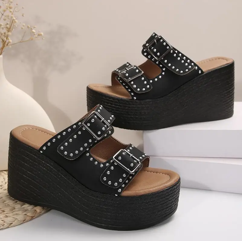 

New Summer Platform Slippers Women's Buckle Rivet Flat Bottom Sandals for Women's Anti Slip Wedge-soled Shoe Luxury Slides