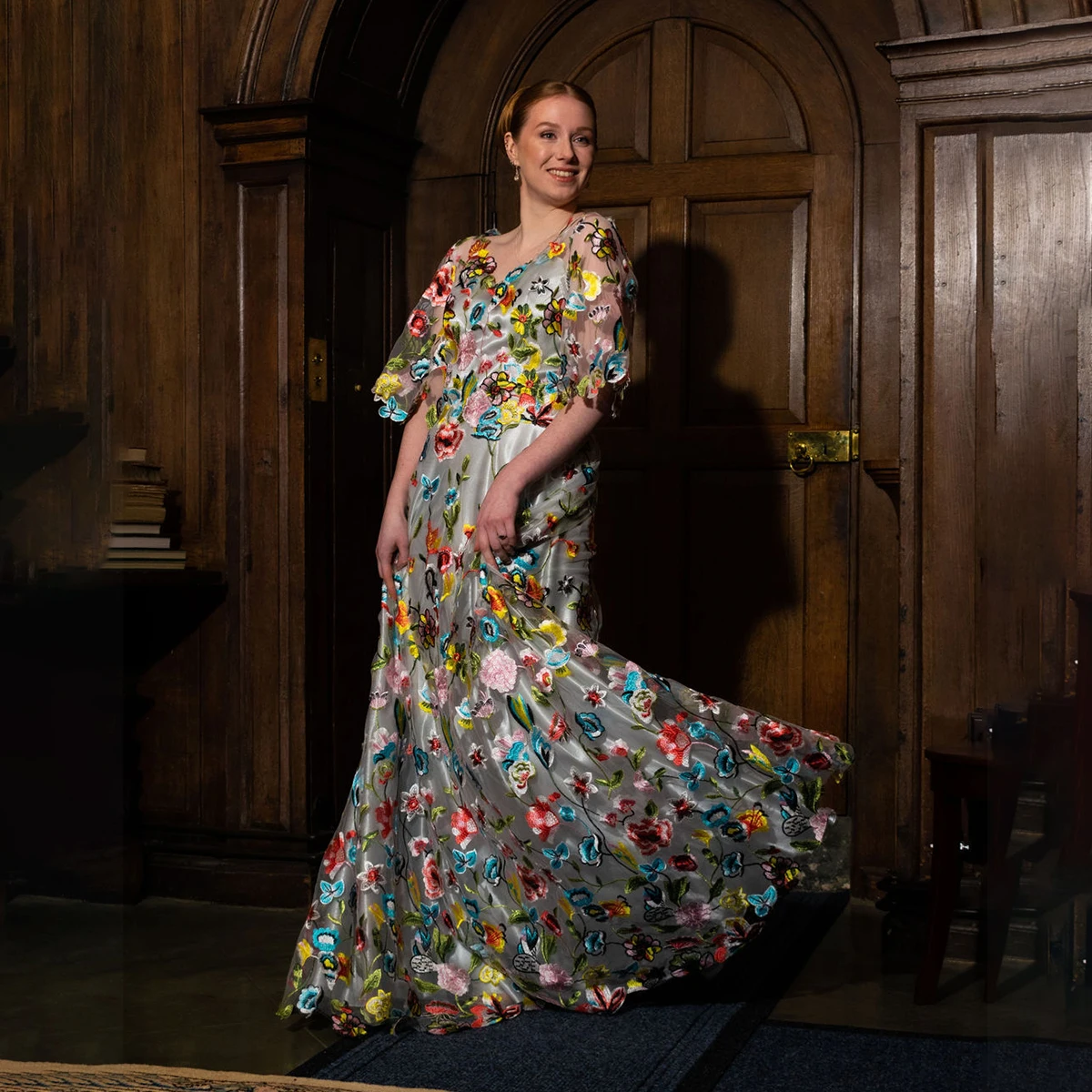 Vestido de maternidad bordado Floral colorido de hadas personalizado cuello en V mangas acampanadas sin espalda vestido de compromiso de graduación