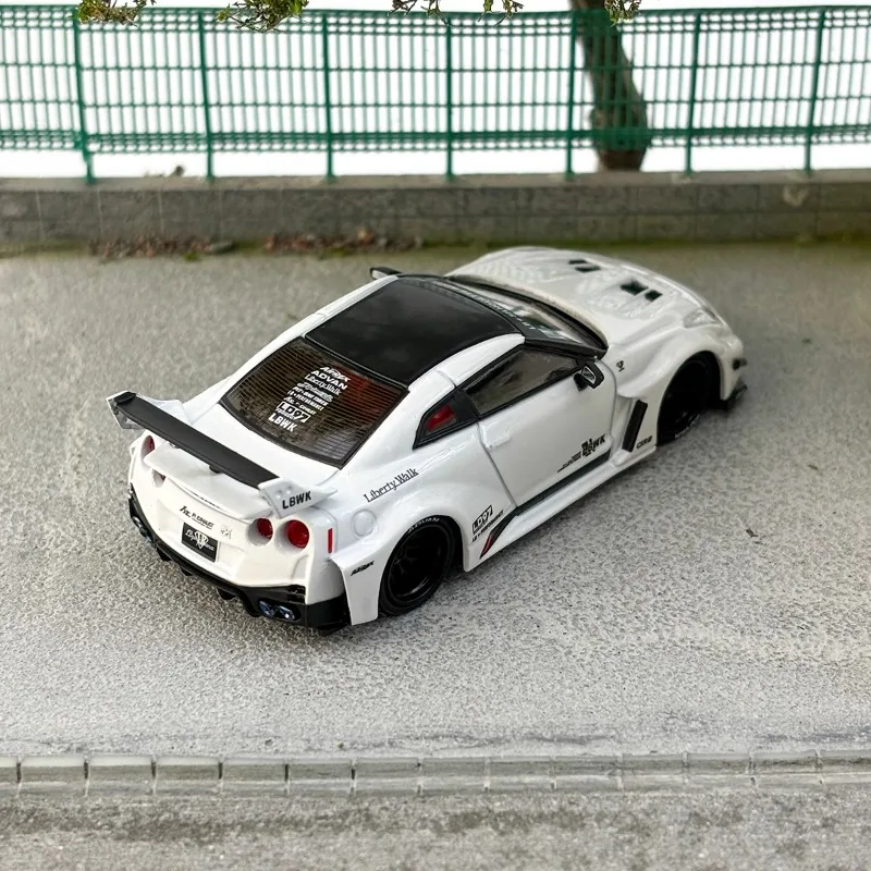 سم 1/64 نيسان GTR R35 35GT-RR LB لعبة معدنيّة سيارة دييكاست نموذج معدني الهدايا