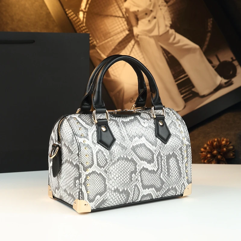 

2025 new premium snakeskin pattern portable women's bag stylish one-shoulder slant straddle handbag