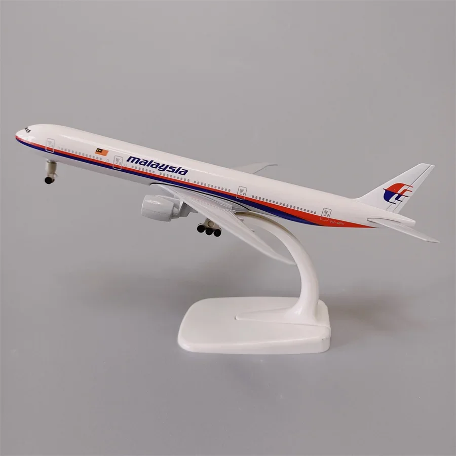 19cm Air Malaysia Airlines Boeing 777 B777 Airways Alloy Metal Airplane Model Diecast Air Plane Model &Wheels Aircraft Aeroplane