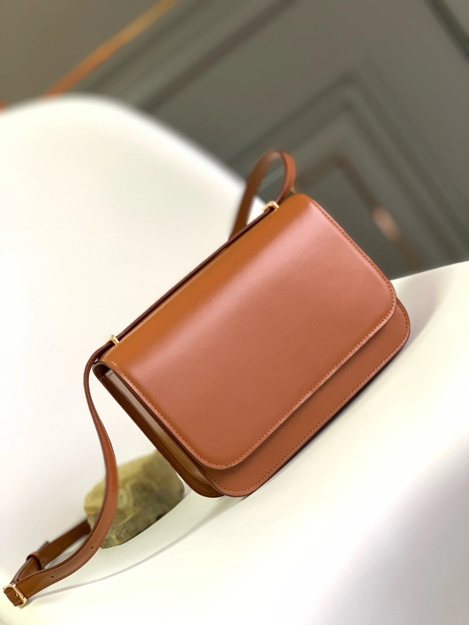 New Diagonal Straddle Bag Single Shoulder Bag Small Square Bag Versatile Retro Soft Cowhide Flap Women's Bag