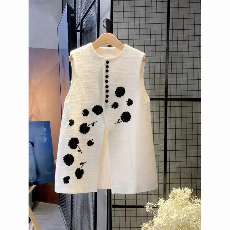 Spring Autumn Embroidery White Vest 2024 New Women Fashion Sleeveless Loose Joker Casual Waistcoat Top Ladies