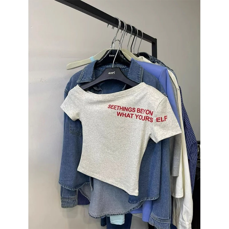 Sommer Neue Sle Slim Fit ort Sve T-shirt oulder Bared Brief Drucken Diagonal Kragen Koreanische Version Seide Material Frauen...