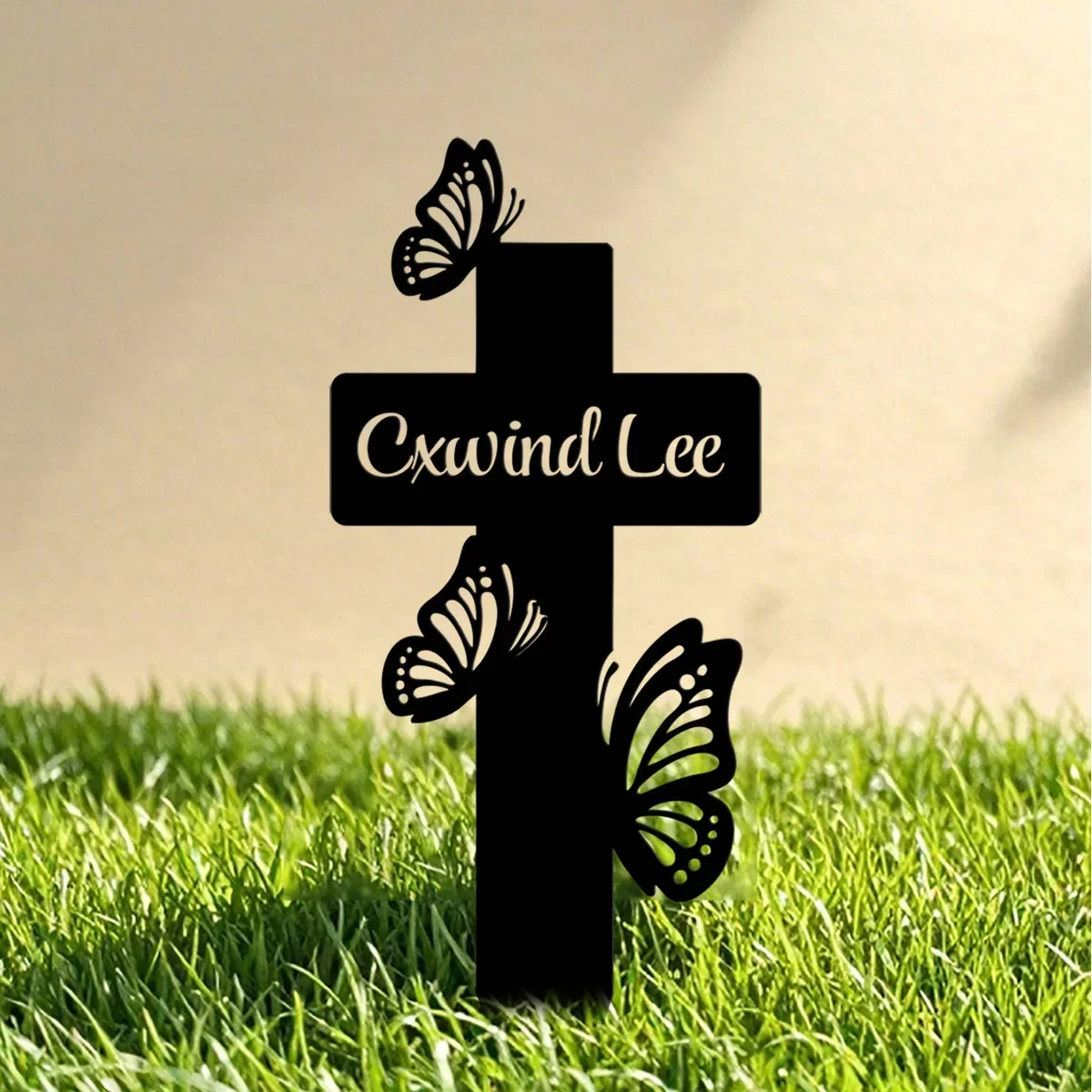 Honor Loved Ones con una estaca conmemorativa de cruz de mariposa personalizada, personalizada y hermosa, táctil del homenaje del tumba de metal en el jardín